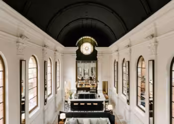 August viert 5e verjaardag met een nieuw à la carte menu en een nieuwe verzorgingslijn voor de wellness