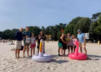 Familie Snoeren is 100.000ste bezoeker in het Zilvermeer