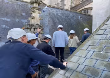 Restaurateurs gaan tot 73 meter hoog om daken Sint-Romboutkathedraal te onderhouden