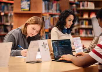 Antwerpse bibliotheken bieden scholieren extra studieplekken tijdens examenperiode 