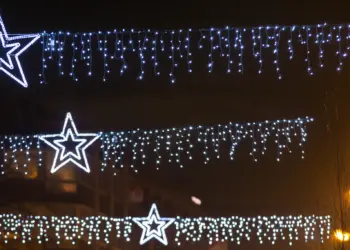 Districten ontsteken energiezuinige kerstverlichting