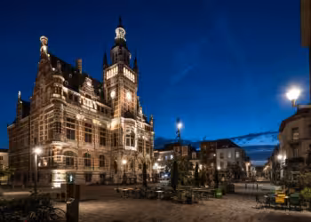 Restauratie toren en beiaard districtshuis Borgerhout