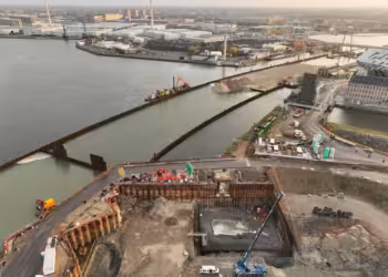 Vlotte verhuis van 800 vissen in het Albertkanaal