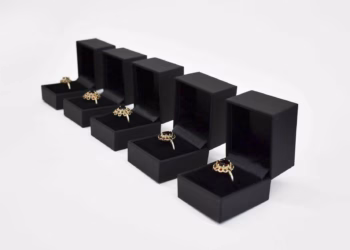 Secret, Sacred & Scattered. 3 kunstenaars, 3 verhalen, 1 expo