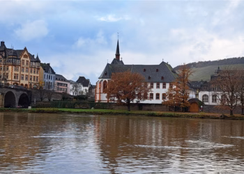 Bernkastel-Kues, een Moezelstadje met een rijke geschiedenis en zijn beroemde inwoner