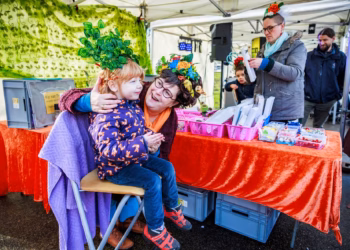 Carnavalpret op het De Coninckplein en Tampicoplein tijdens de krokusvakantie
