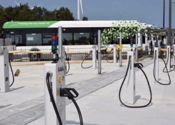De Lijn bestelt voor 24,2 miljoen euro aan laadpalen bij SPIE-Ekoenergetyka