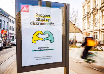 Allemaal Antwerpenaar: stad roept op om te reageren bij discriminatie met tips en unieke armbandjes