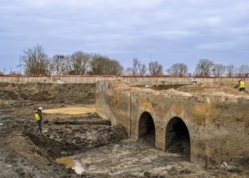 Archeologen ontdekken 19de-eeuwse sluis aan Noordkasteel