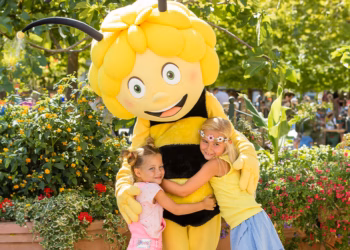 Beleef een Bijzzzzonder lenteavontuur met Maya De Bij tijdens de Maya weekends van Floralia Brussels 2025!