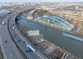 Blauwgroene boogbrug krijgt plek over het Albertkanaal