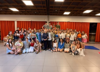 ‘Esta Noche’ The Singing Factory geeft pers een exclusieve blik achter de schermen tijdens open repetitie