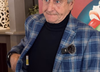 Jan Van Dyke – Open & Bloot: Een Comedyshow Vol Vuurwerk!