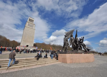 500 Europese scholieren maken gezamenlijke herinneringsreis naar concentratiekamp Buchenwald