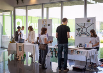 500 jonge talenten bouwen innovatieve robots in wedstrijd ‘Red Robotegem’