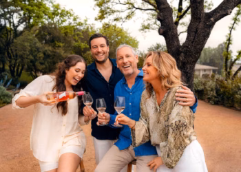 De Verhulstjes brengen Saint-Tropez naar België en Nederland met eigen roséwijn!