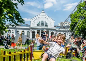Dansen en genieten tijdens Tuinfeest Harmonie