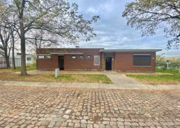 Drie creatieve ondernemers vinden onderdak in brugwachtershuisje aan Asiadok