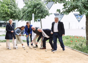 Eerste bal rolt op petanquebanen aan provinciehuis