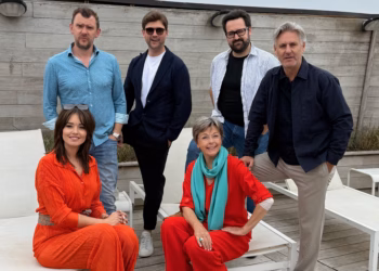 ‘Zen Aan Zee’ – een zomer vol humor, muziek en spektakel