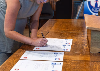 Politie en stad installeren 100ste Buurtinformatienetwerk