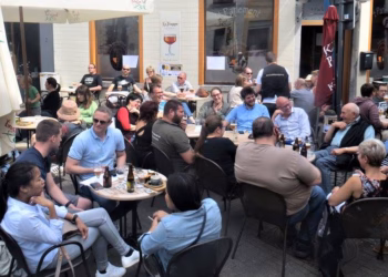 Op zondag 11 mei 2025 bezetten De Lambikstoempers (weer) ‘t Parlement