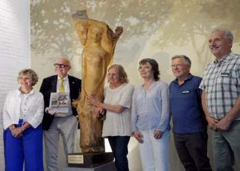De provincie Antwerpen draagt beeldhouwwerk ‘De verwachting’ na 45 jaar over aan Zoersel