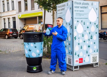 District Antwerpen maakt plaats voor water met verrassende regenton-actie