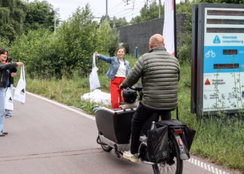 Provincie Antwerpen bedankt fietsers op Wereldfietsdag met actie op F105 in Herentals