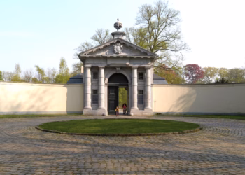 Stichting Kempens Landschap restaureert poortmuur abdijsite Roosendael