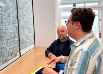 Sven De Ridder bezoekt Kazerne Dossin naar aanleiding van nieuwe voorstelling