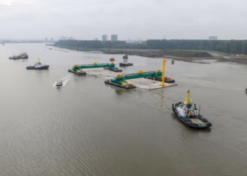 Derde tunneldeel Scheldetunnel wordt afgezonken onder internationale belangstelling uit Brazilië