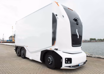 Eerste autonome vrachtwagenrit in België in haven van Antwerpen-Brugge