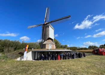 Nieuwe wind voor oude reus: Gansakkermolen feestelijk ingehuldigd