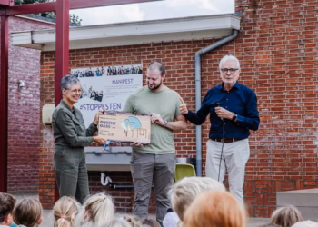 Vrije Basisschool Kinderpad onthardt 740m2 en huldigt vergroende speelplaats in