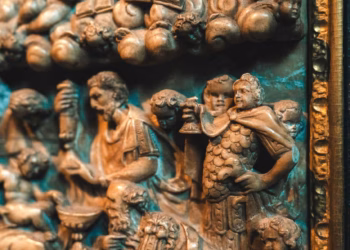 Kwetsbare albastcollectie van Kasteel van Gaasbeek geselecteerd voor Erfgoed Challenge 2025