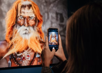 Laatste dagen van de tentoonstelling ICONS van Steve McCurry op de Grote Markt in Brussel