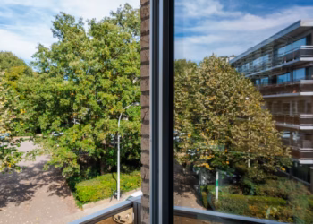 Stad Antwerpen en Lantis starten groepsaankoop voor geluidswerende ramen