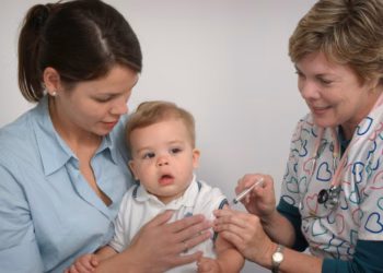 Verhoogde kindervaccinatie zou tot minder griepdoden leiden Wetenschappers UAntwerpen analyseerden duizenden griepvaccinatiescenario’s