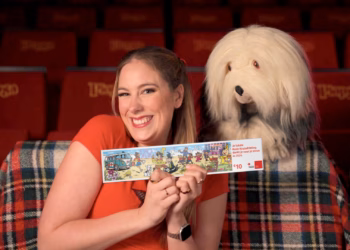 Studio 100 helden sieren de pleister van Rode Kruis-Vlaanderen