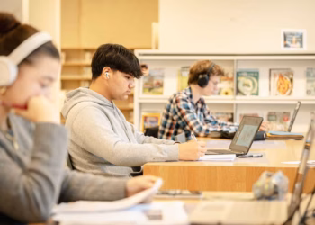 Uitbreiding openingsuren en studieplekken in Antwerpse bibliotheken tijdens examenperiode