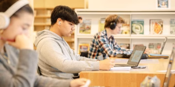 Uitbreiding openingsuren en studieplekken in Antwerpse bibliotheken tijdens examenperiode