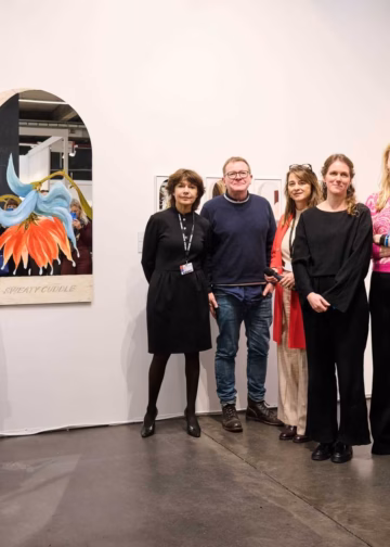 Art Antwerp 2025 reikt nieuwe prijs uit aan Laure Prouvost op de openingsdag van de beurs