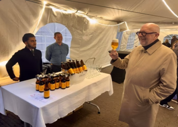 Leerlingen 7de jaar Sommelier-Barman van PIVA lanceren eigen bier in samenwerking met Brouwerij Het Nest