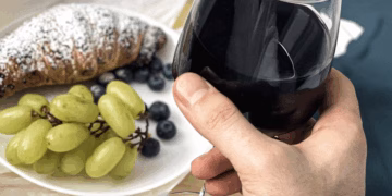 Een passende wijn bij dat iconisch halvemaanvormig broodje?                                   Over de croissant en viennoiserie.