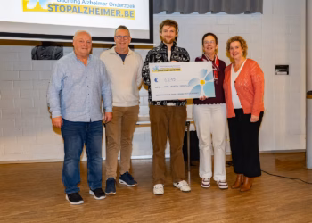 Team Vergeten Puzzeltocht schenkt meer dan 6.000 euro aan alzheimeronderzoek