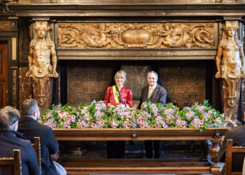 Antwerpen Trouwt: 100 jubilerende koppels vieren de liefde in het Stadhuis