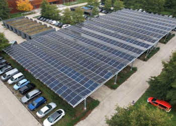 Carport met zonnepanelen levert Campus Vesta groene energie voor veiligheidsopleidingen