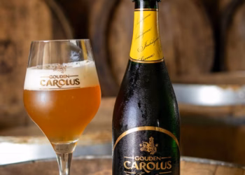 Gouden Carolus whisky kiest Young Charly als nieuwe commerciële partner en krijgt vernieuwde uitstraling