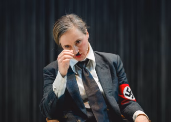 ‘De Orde van de dag’ Een indrukwekkend – maar helaas akelig herkenbaar – stuk geschiedenis.